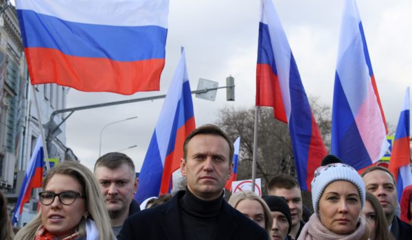 Líder opositor ruso Navalni sale del coma artificial