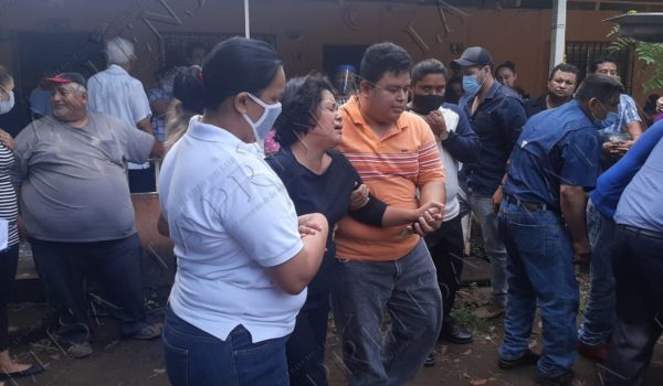 Dan de alta a niña que sufrió quemaduras por rayo en El Crucero