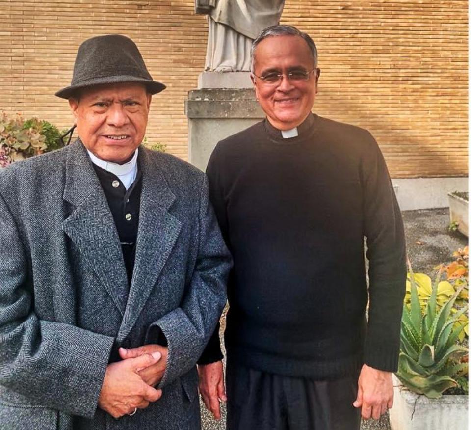 Monseñor Juan Abelardo Mata, y el obispo auxiliar monseñor Silvio José Báez. LA PRENSA / CORTESÍA
