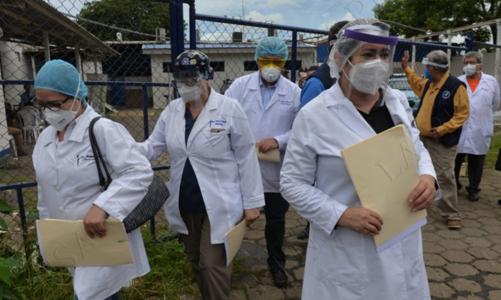 Seis meses de Covid-19 en Nicaragua: más de 900 trabajadores de la salud han sido afectados. LA PRENSA / R. FONSECA