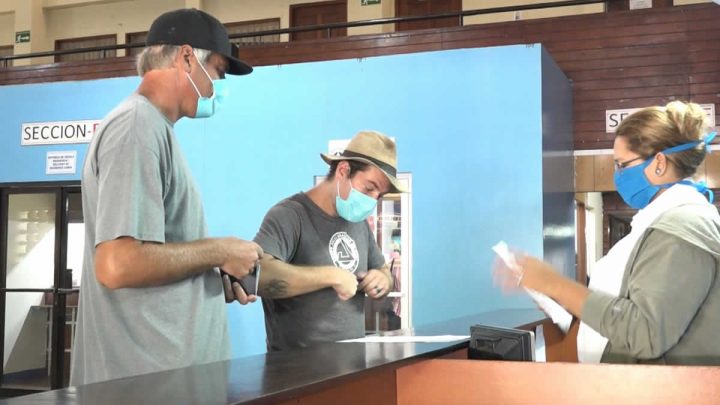 Régimen impone cobro de 25 dólares por mes a extranjeros varados por el Covid-19. LA PRENSA/Tomada de Viva Nicaragua Canal 13