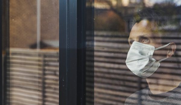 Contagio del coronavirus: por qué dar positivo no siempre significa estar infectado