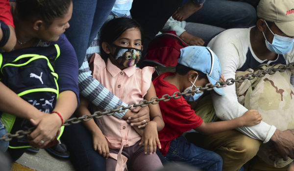 México refuerza vigilancia en frontera con Guatemala para impedir paso de niños migrantes