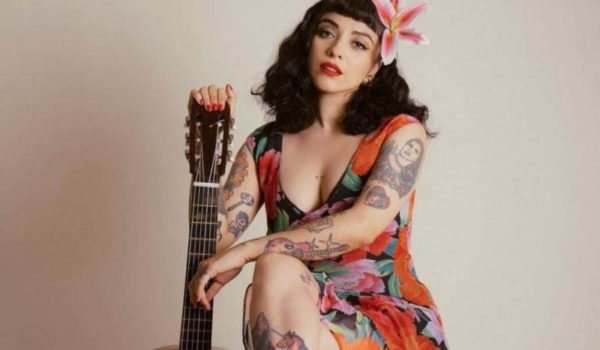 Mon Laferte votó desde México por el «apruebo» en el plebiscito que derogará la Constitución de Pinochet