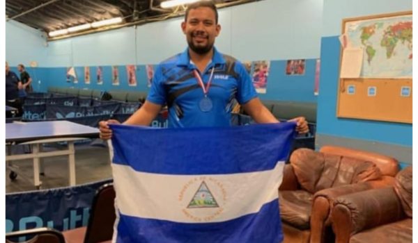 El tenimesista exiliado y amenazado de muerte por la dictadura que brilla en Las Vegas