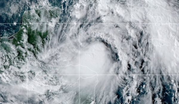 Tormenta Zeta azotaría costa de Yucatán en México, amenaza a Estados Unidos