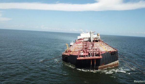 Venezuela: Buque petrolero varado podría causar desastre ecológico