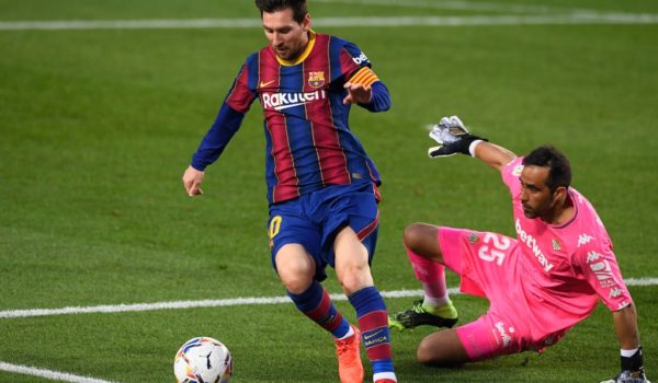Messi sale del banquillo a darle el triunfo al Barcelona