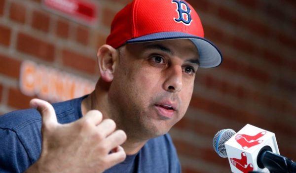 Alex Cora regresa como mánager de Boston tras cumplir suspensión