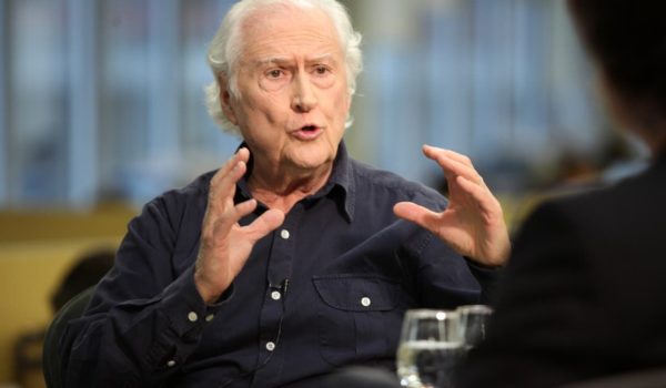 Muere el cineasta argentino Fernando «Pino» Solanas en París a los 84 años