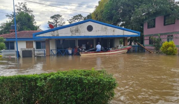 Desborde de ríos Coco y Prinzapolka mantiene inundadas comunidades aledañas