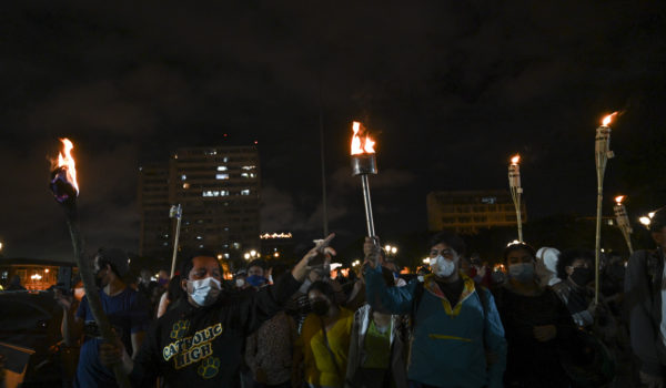 Miles de manifestantes piden en Guatemala renuncia del presidente