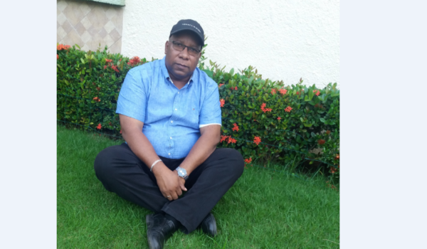 La historia del padre Rodolfo French, que ayuda a los evacuados del río Coco