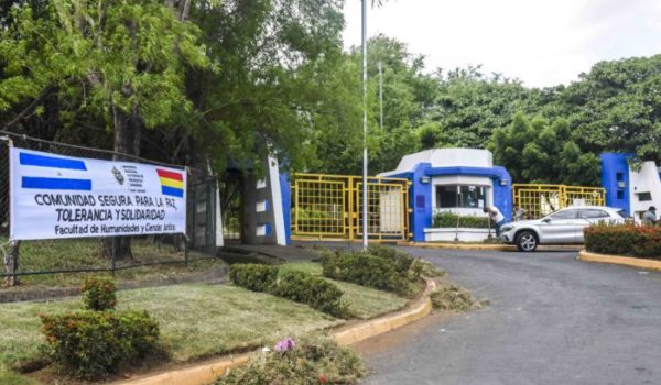 Universitarios expulsados por protestar contra la dictadura no se rinden. Exigen justicia y reintegro