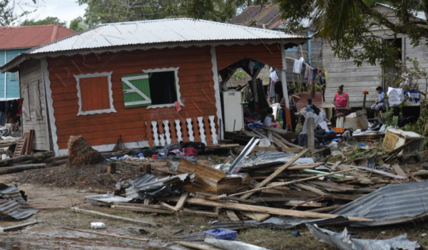 Familias de la Costa Caribe Norte claman por agua y comida, tras el paso del devastador Huracán Eta