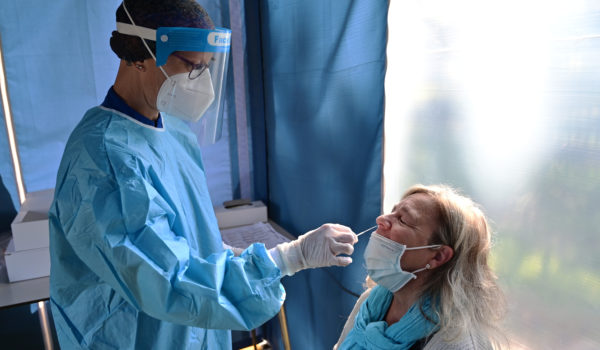 Italia toma medidas en las escuelas tras aumento de casos de la variante británica