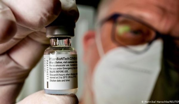 OMS aprueba uso de emergencia de la vacuna de Pfizer/BioNTech