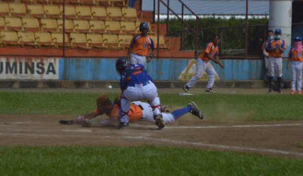 Chinandega y Managua al duelo cumbre por título nacional del beisbol juvenil sub14
