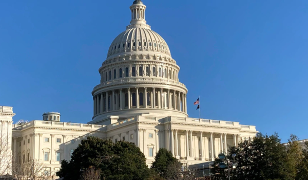 Estados Unidos ataca «infraestructuras de milicias apoyadas por Irán» en Siria