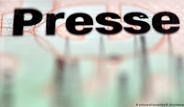 Casi 400 periodistas permanecen detenidos en todo el mundo