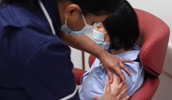 Inicio «histórico» el martes de vacunación contra covid-19 en Reino Unido