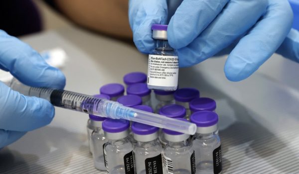 Vacuna Pfizer tiene eficacia de 97% contra casos sintomáticos de Covid-19