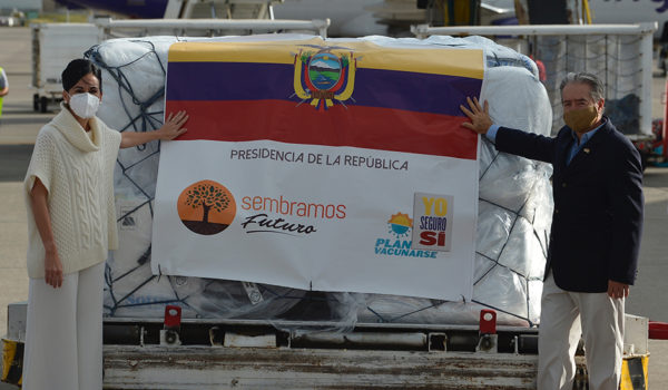 Coronavirus en Ecuador: el escándalo por la decisión del ministro de Salud de vacunar primero a sus familiares