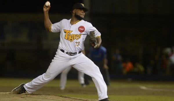 Alexander Santana revela cómo Vicente Padilla le ayudó a mejorar su picheo