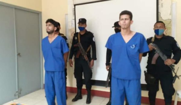 Policía presenta a dos sospechosos por crimen de joven cumpleañera en Jalapa