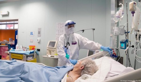 Europa pide confinar regiones de alto riesgo y reducir viajes no esenciales