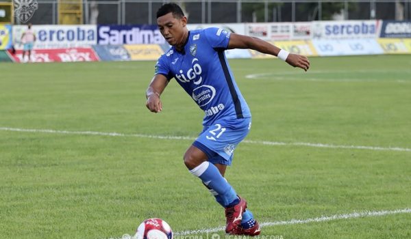 El nicaragüense que milita en el club sensación de Costa Rica detalla cómo pasaron del descenso al liderato