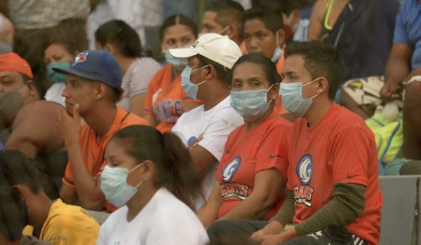 La afición de los Gigantes no se desborda, pero toman algunas medidas ante el Covid-19