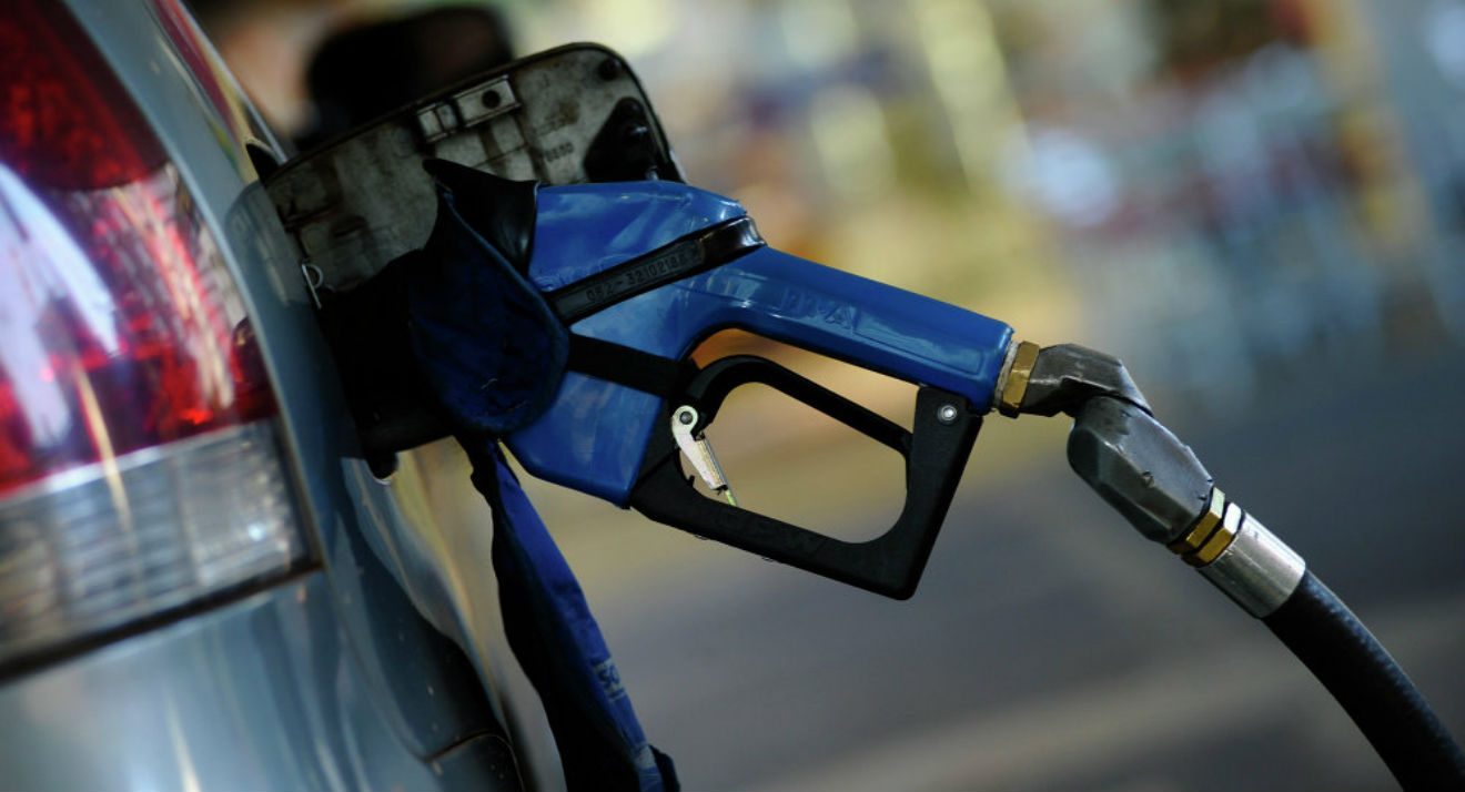 Combustibles alcanzarán precios históricos este domingo, tras nueva alza. Estas son las tendencias - Vimarsana News