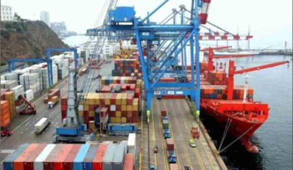 Se dispara el déficit comercial tras fuerte incremento en las importaciones y débil aumento en las exportaciones