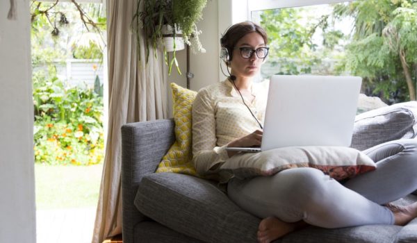 Pandemia de coronavirus: 3 formas de moverte más mientras trabajas desde tu casa