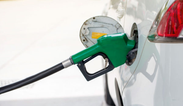 Imparable alza en precios de gasolinas y gas licuado. Un economista brinda recomendaciones