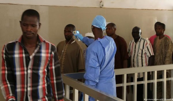 Confirman cuatro muertos por ébola en Guinea, primeros casos en cinco años