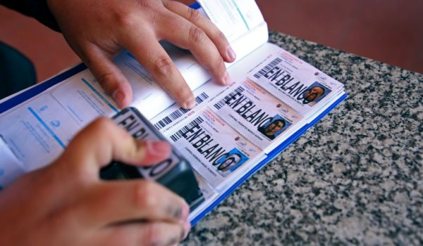 Presidente de Ecuador pide resultados confiables para las elecciones