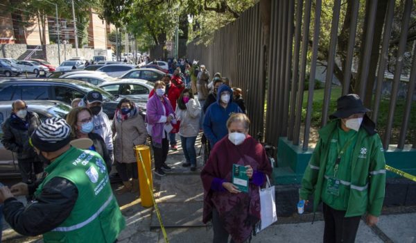 México reanuda vacunación masiva contra el Covid-19 con adultos mayores
