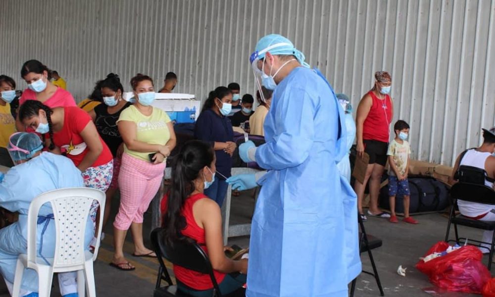 Jairo Gago informó que al menos cinco nicas que se realizaron el martes 9 de febrero, dieron positivos al Covid-19. LA PRENSA / MIGRACIÓN PANAMÁ