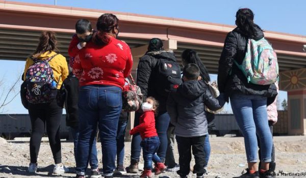 EE.UU. recibe a los primeros migrantes varados en México