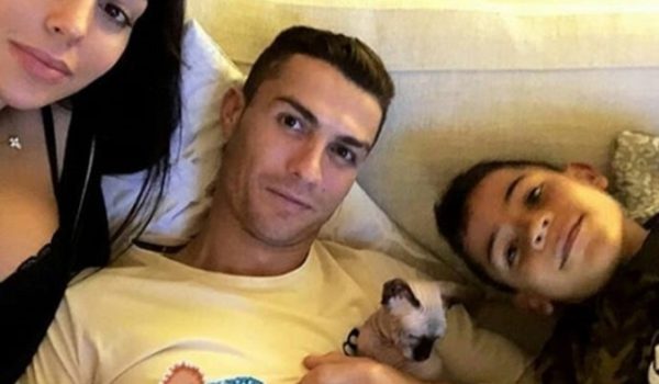 Cristiano Ronaldo envía a su gato en un jet privado a España