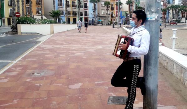 De jornalero a mariachi. La historia de un nicaragüense sobreviviente de Covid-19 en España