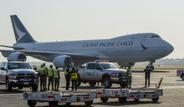 México recibe 200,000 dosis de vacunas del laboratorio chino Sinovac