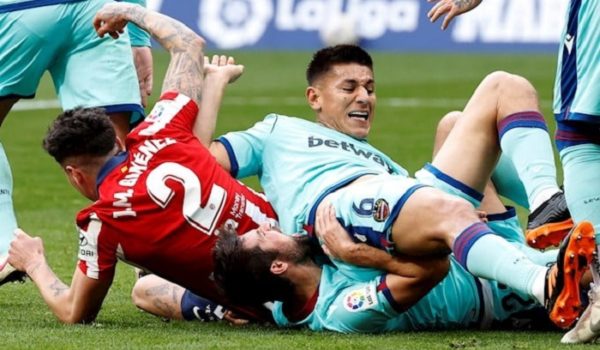 El Levante del nicaragüense Óscar Duarte tumba al Atlético de Madrid