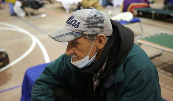 Tormenta invernal en Texas: cómo en el estado que más energía produce de EE.UU. millones de personas se quedaron sin electricidad