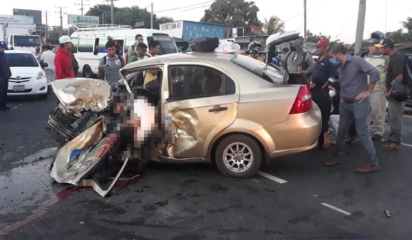 Muere matrimonio y suegro en accidente de tránsito en la Carretera Sur