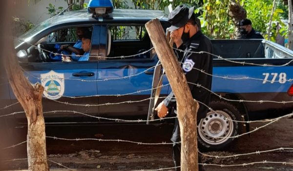 Universitario opositor y excarcelado político tiene 40 días consecutivos bajo asedio policial