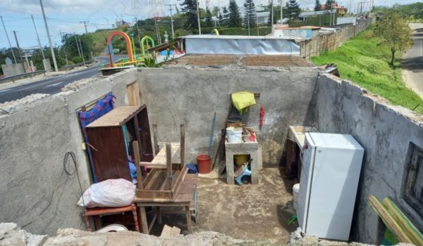 Ráfagas de viento dejan sin techo dos casas en El Crucero y un carro con daños