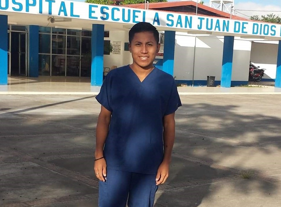 Ricky Pineda brindó sus prácticas profesionales en el Hospital de Estelí. LA PRENSA / CORTESÍA